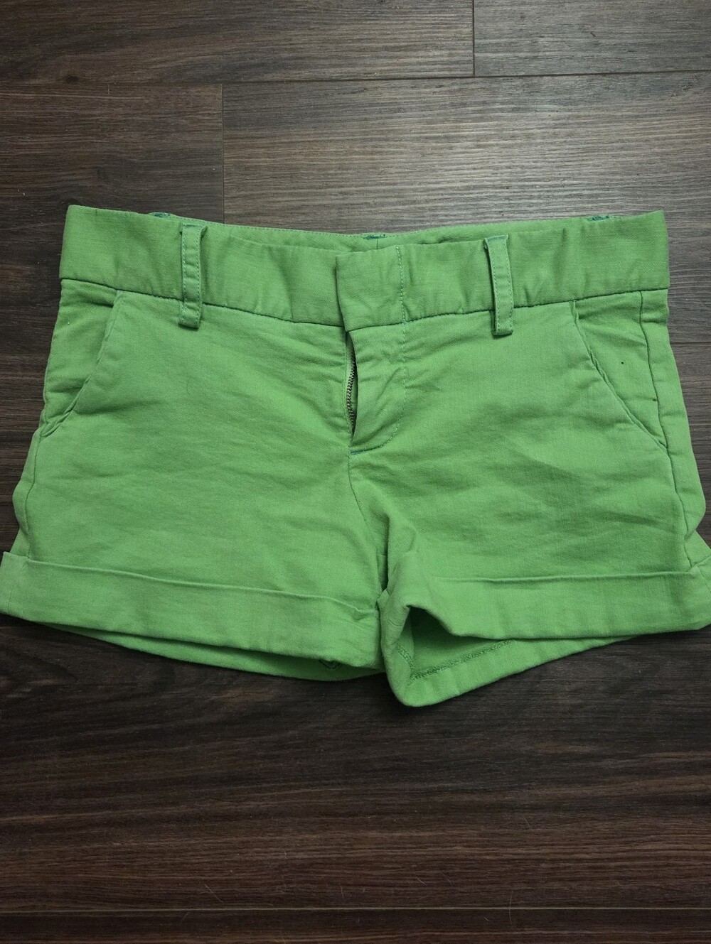 Alice + Olivia Size 8 Green Cuffed Shorts Bright Kelly Apple Pop of Color